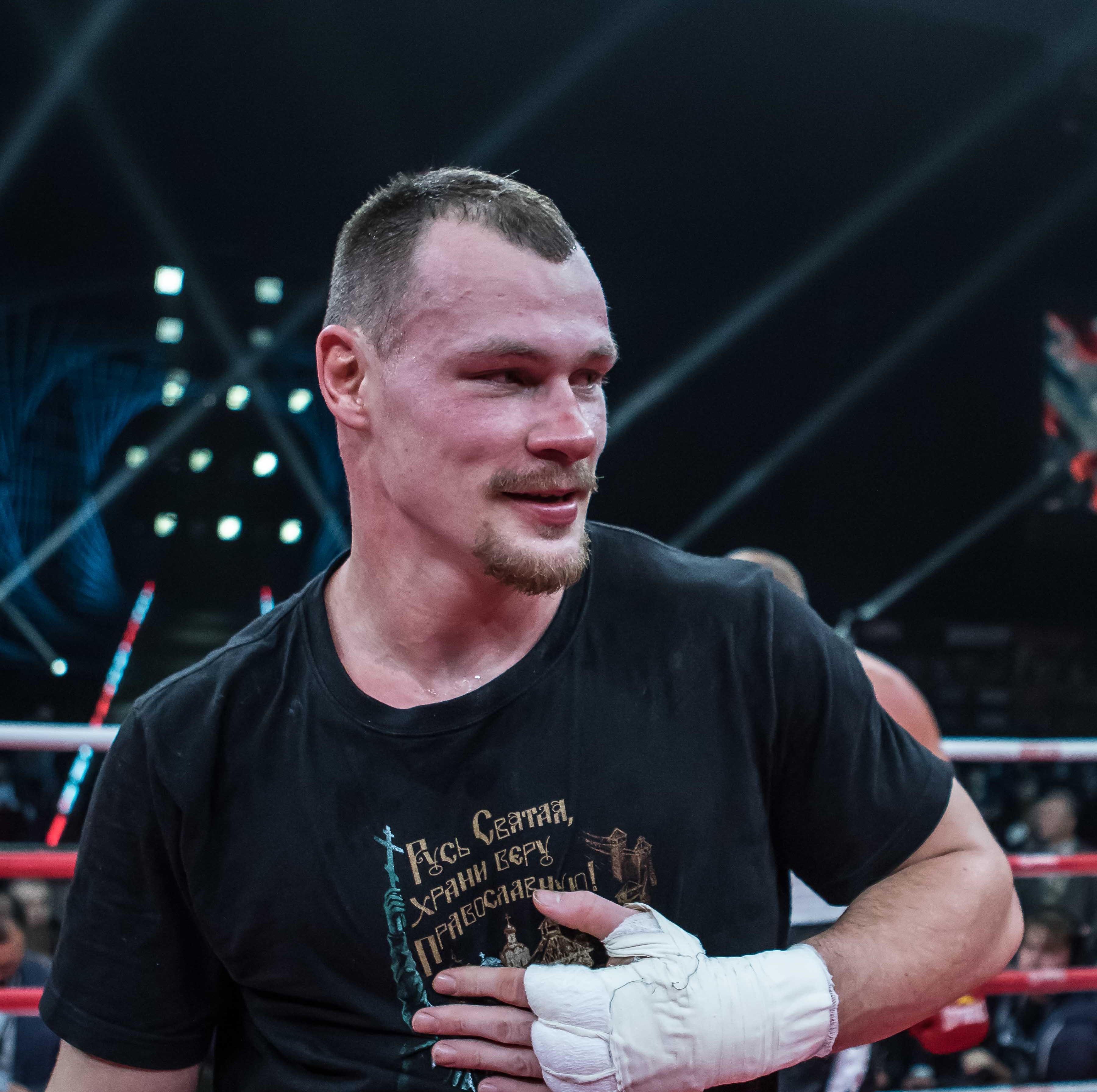 Алексей Егоров продолжает подготовку к бою за титул