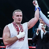 Андрей Афонин победил Виктора Чваркова